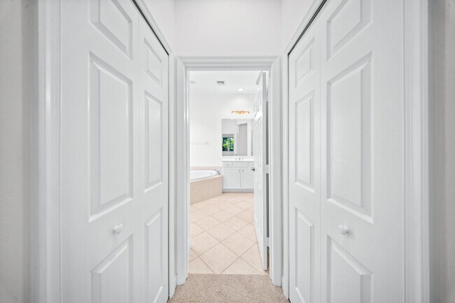 Building Photo - 7668 Greenbrier Cir