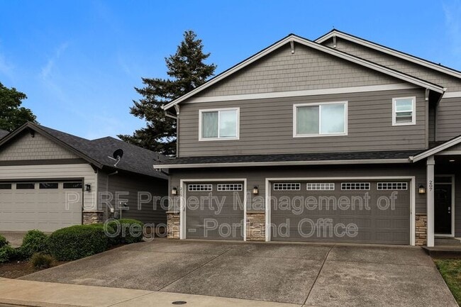 Building Photo - 215 NE Regan Hill Loop