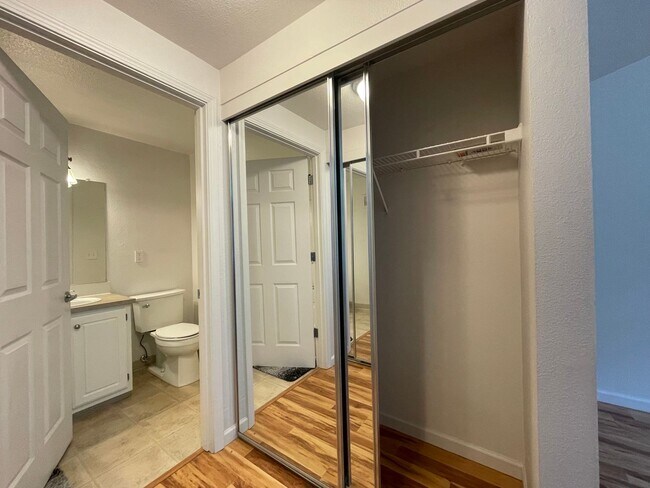Building Photo - 2Bd/2Ba in Bethany Condo with Garage ~ Washer/ Dryer in Unit ~ Top Floor ~ Community Pool!!!