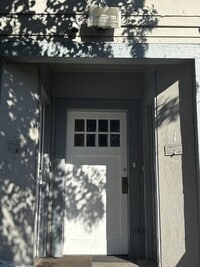 Building Photo - 415 College Ave