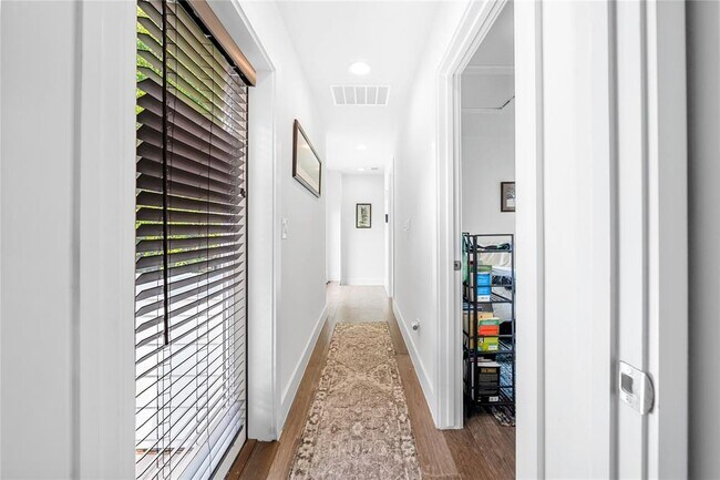 Building Photo - 408 W 55th St