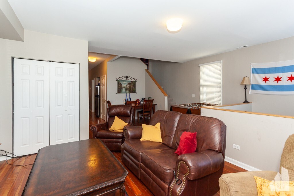 Building Photo - 2440 N Ashland Ave