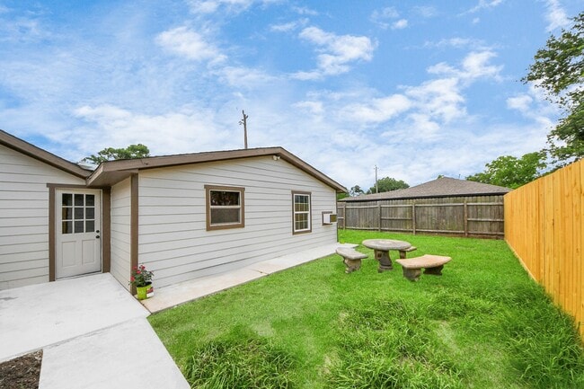 Building Photo - 5903 Belneath St