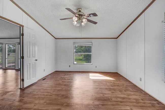 Building Photo - *SPACIOUS HOME IN PIKEVILLE SCHOOL DISTRICT*