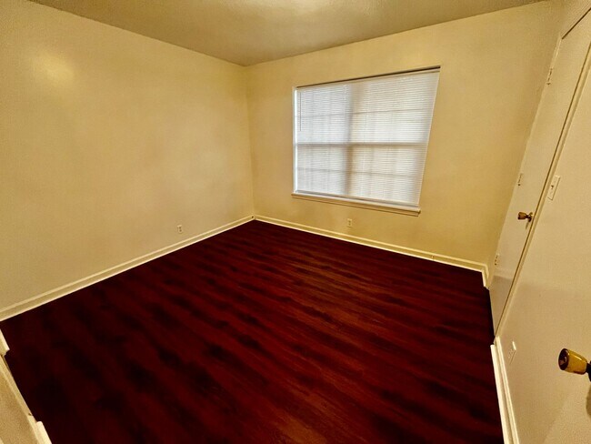 Building Photo - 1021-1023 Wesleyville St