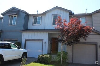 Building Photo - Beautiful 3 Bed/ 2.5 Bath Townhome w/ Gas ...