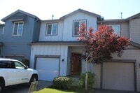 Building Photo - Beautiful 3 Bed/ 2.5 Bath Townhome w/ Gas ...