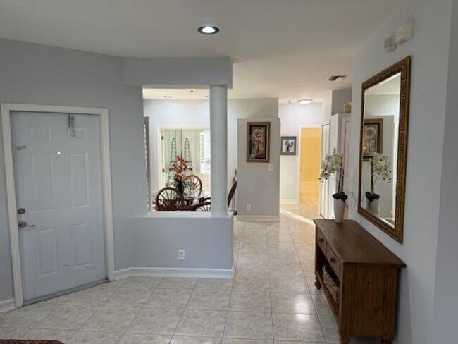 Building Photo - 9927 Kamena Cir