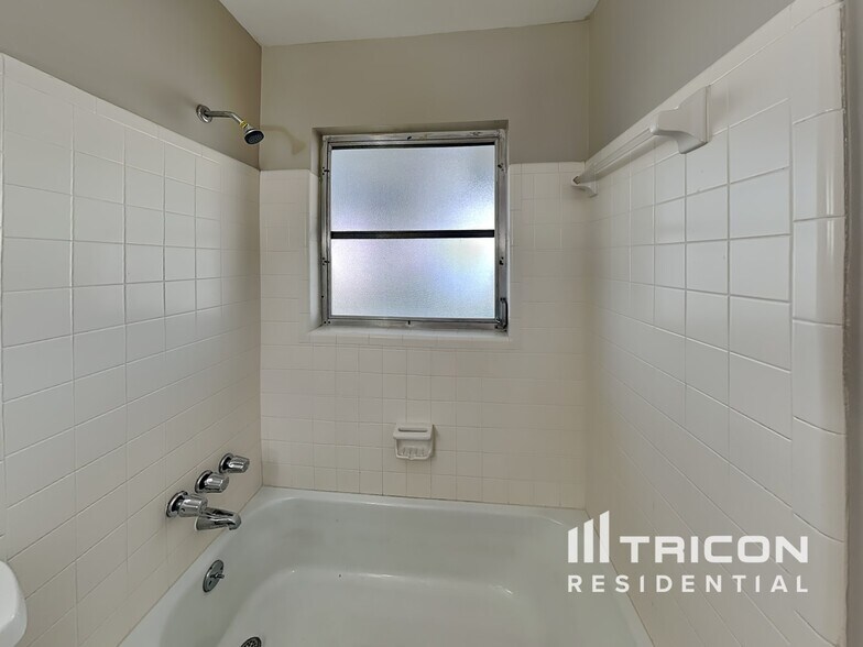 Building Photo - 4728 Lark Ridge Cir
