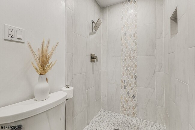 Building Photo - 50 Colonial Way