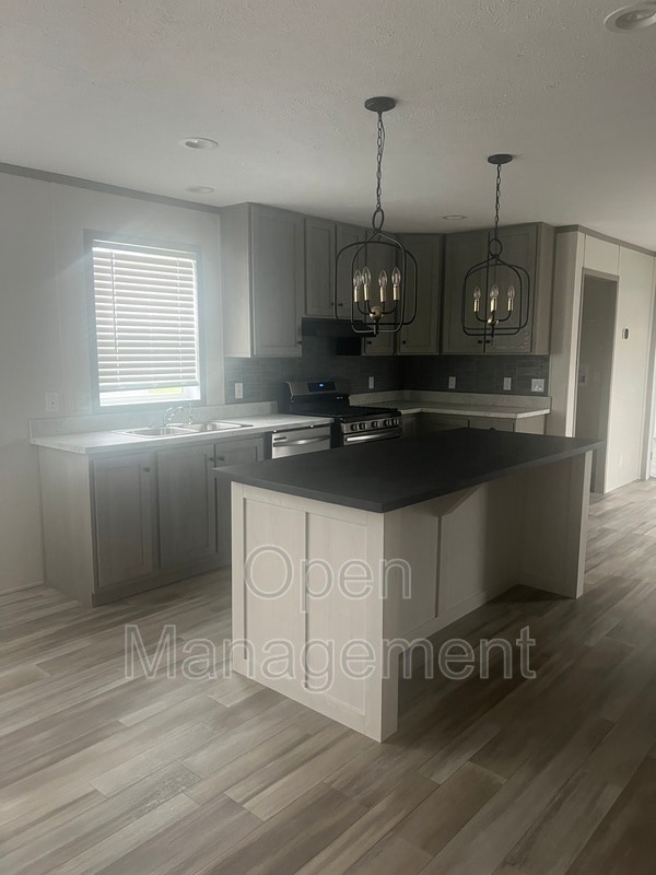 Building Photo - 825 1st Ave E