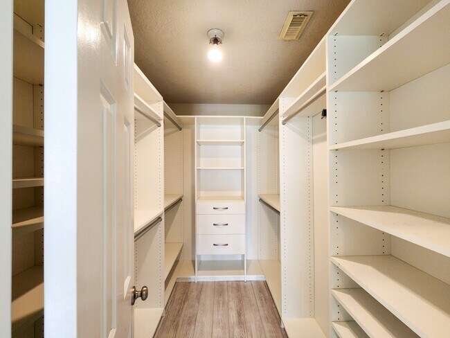 Building Photo - 2412 N Mission Cir