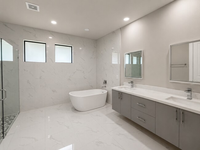 Building Photo - Move In Special! Pool Home with Canal View