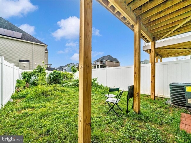 Building Photo - THREE LEVEL TOWN HOUSE IN KELLERTON