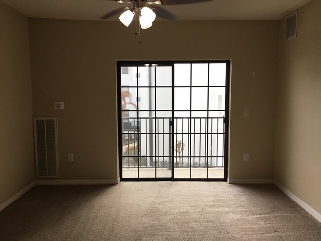 Building Photo - RESORT-STYLE 2 BEDROOM 2 BATHROOM CONDO