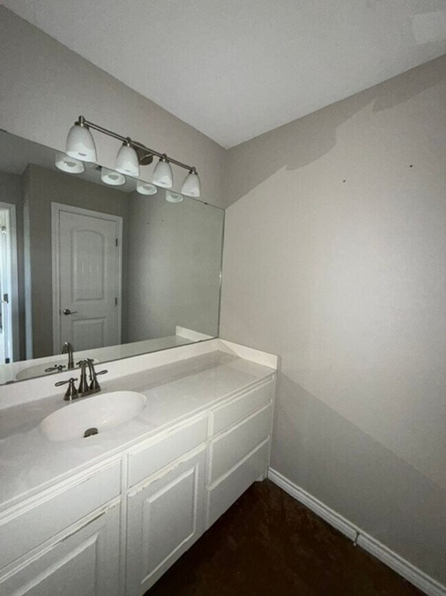 Building Photo - 1333 Briar Cliff Path