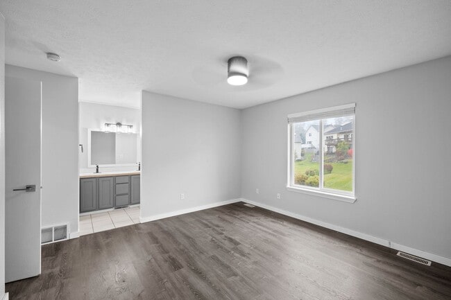 Building Photo - Spacious Latah Valley Home - Gated Community