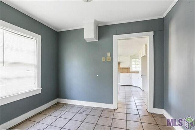 Building Photo - 5921 Byron Ave