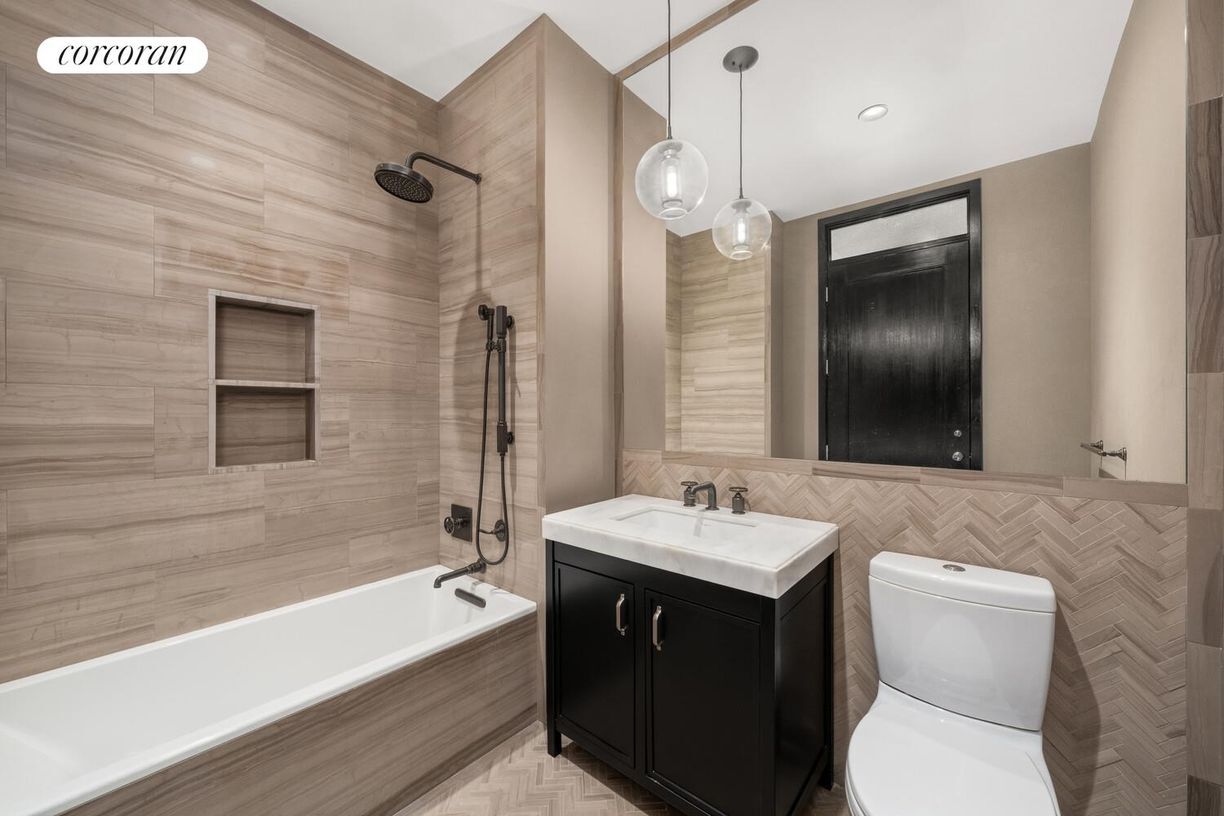 Building Photo - 425 W 50th St