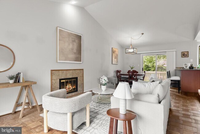 Building Photo - 5 Whitebridge Ct