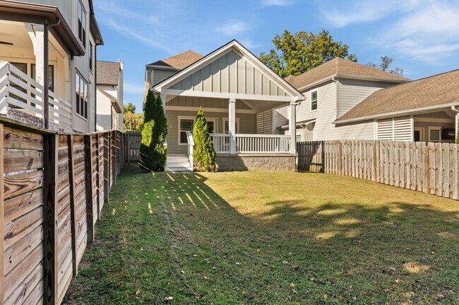 Building Photo - 835 Gale Ln