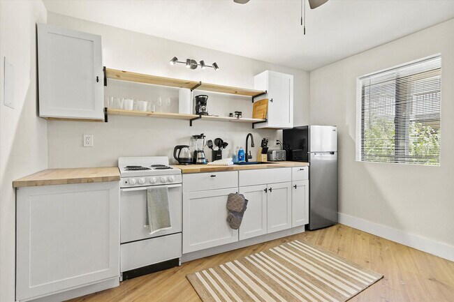 Building Photo - 3801 SW Triana Blvd