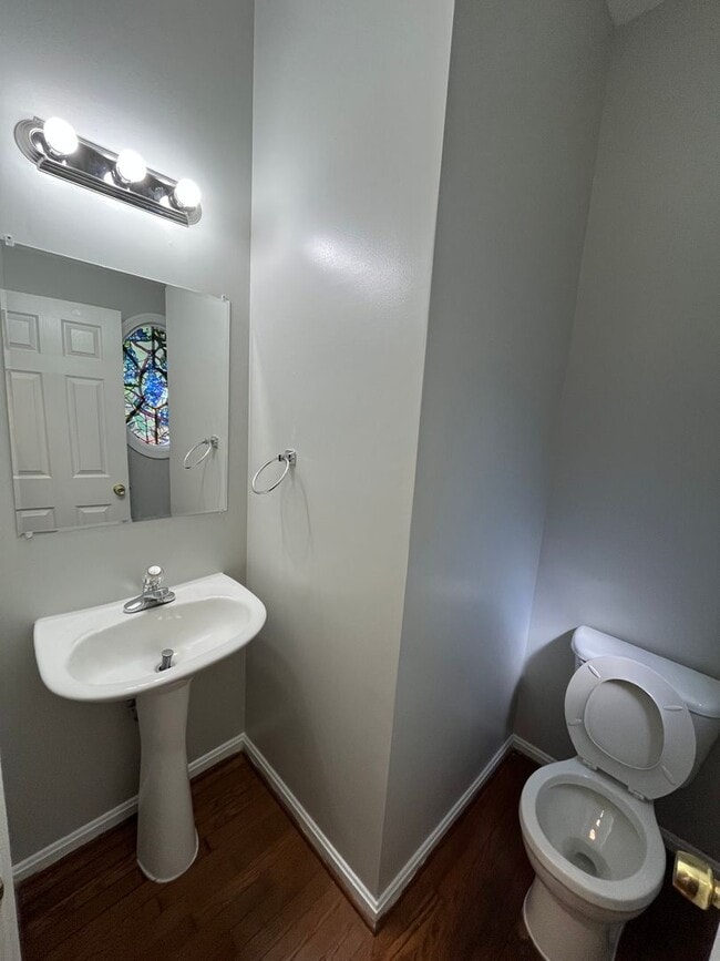 Building Photo - 3 bedroom townhome available near Largo To...