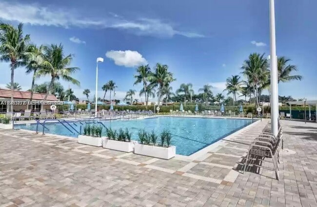 Building Photo - 452 Flanders I