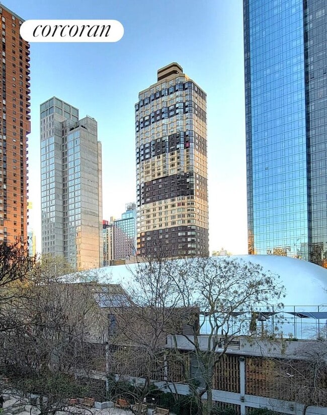 Building Photo - 453 W 43rd St