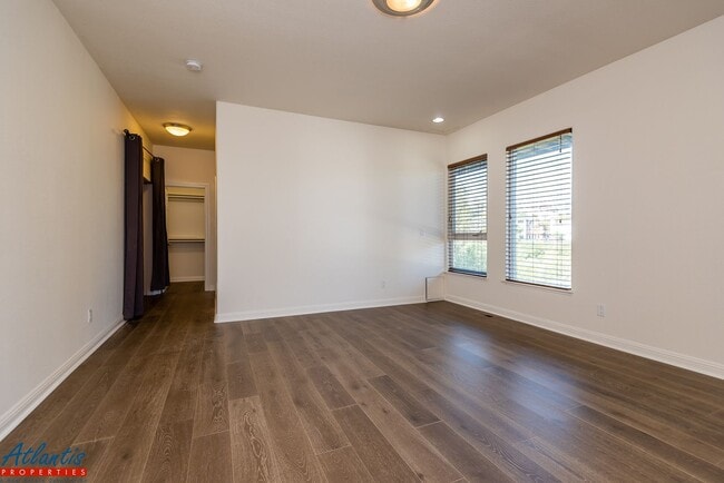 Building Photo - Stunning & Spacious Home | Panoramic Views