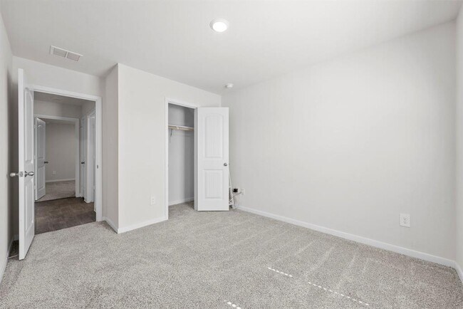 Building Photo - 320 Darwin Pl