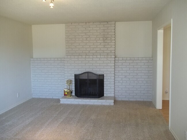 Building Photo - 487 W Twain Ave