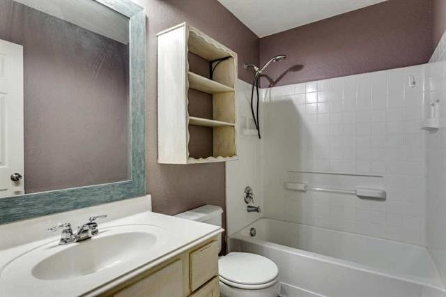 Building Photo - 5901 Westgate Dr