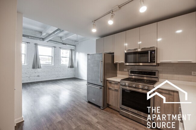 Primary Photo - 932 W Dakin St