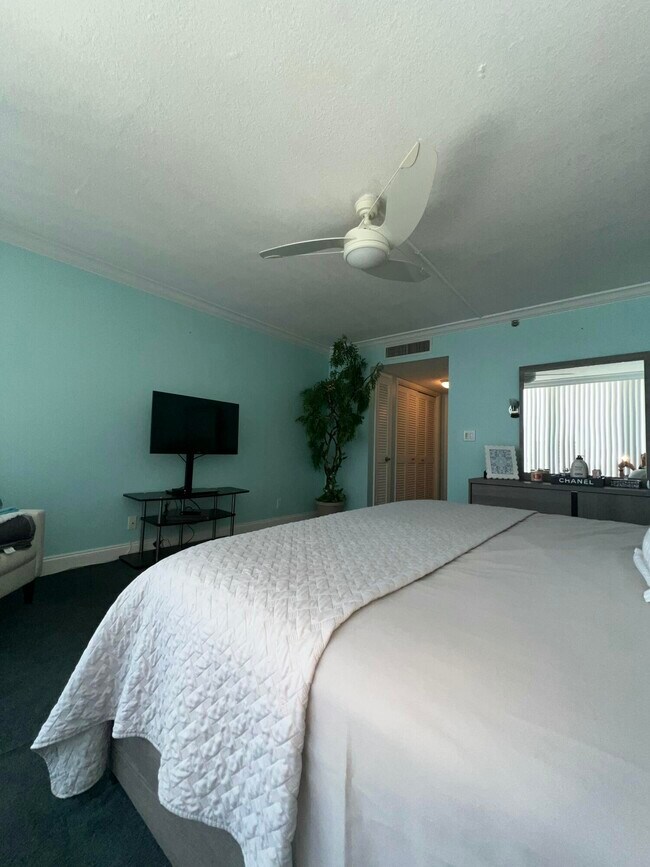 Building Photo - 4750 S Ocean Blvd