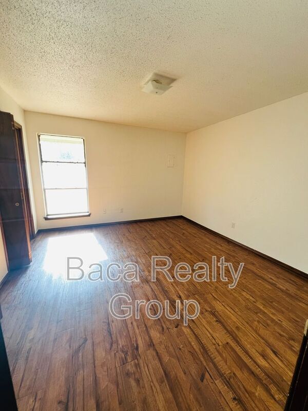 Building Photo - 2264 Donna Dr