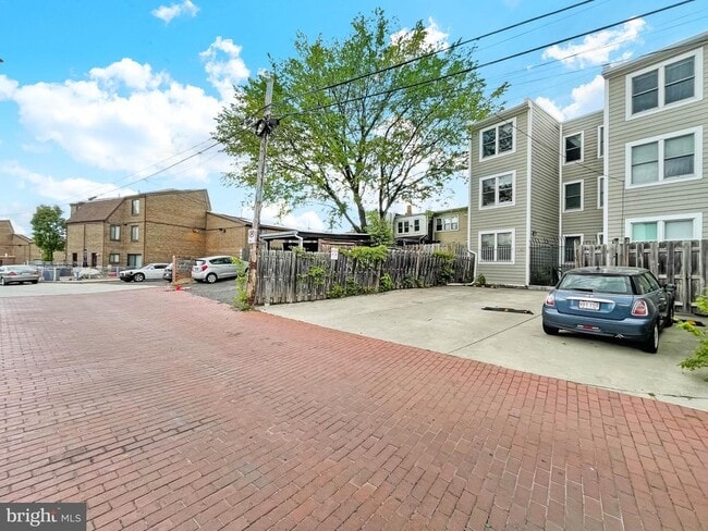 Building Photo - 1367 Florida Ave NE