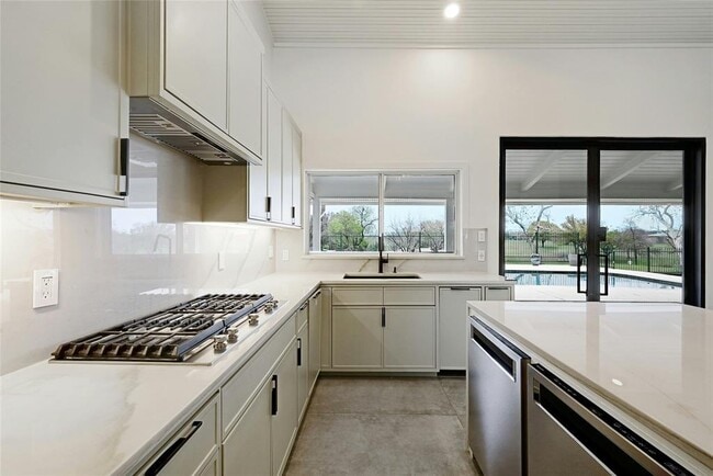 Building Photo - 5700 Penick Dr