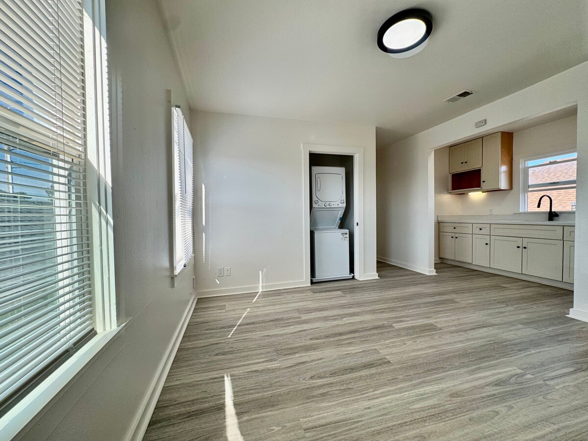 Building Photo - 695 30th St