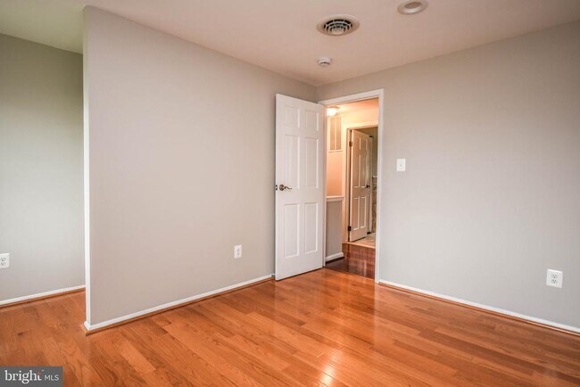 Building Photo - 9627 Locust Hill Dr