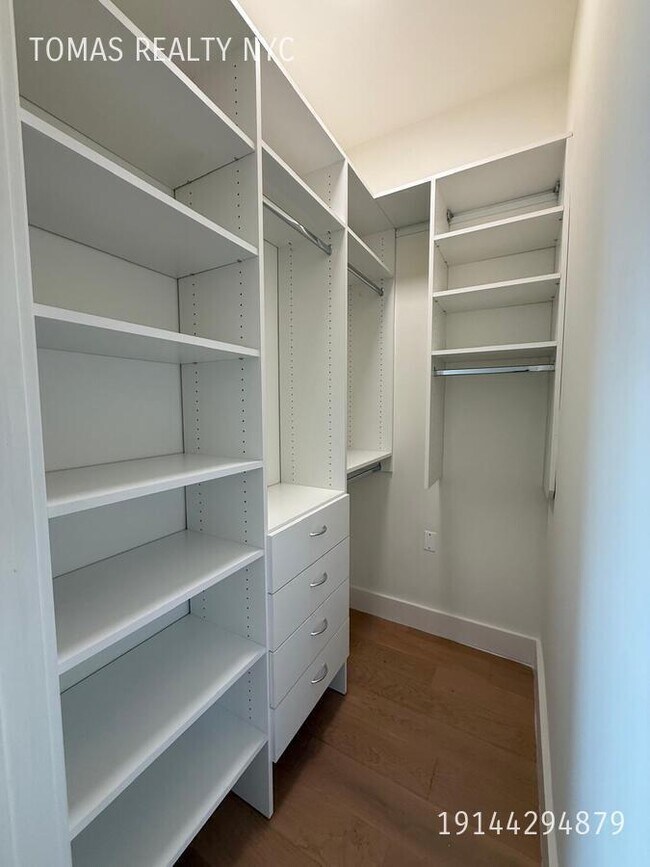 Building Photo - 3103 Sedgwick Ave