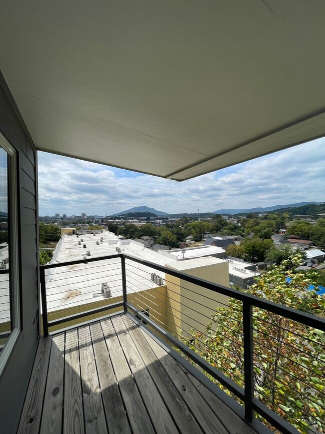 Building Photo - Three levels of views