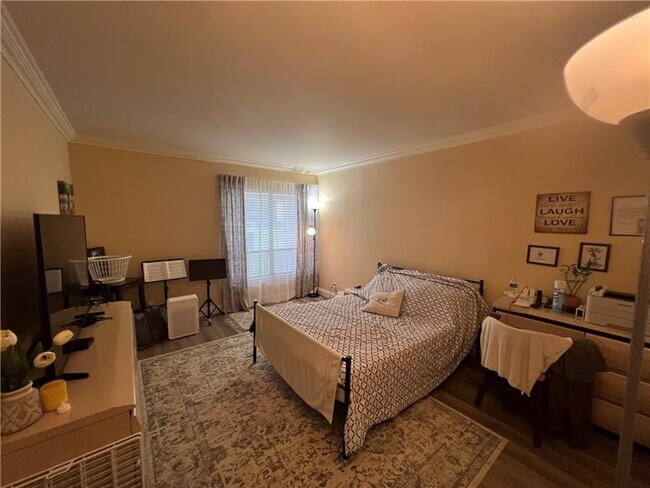 Building Photo - 2339 SW 15th St