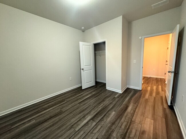 Building Photo - Room in House on Bedrock Rd