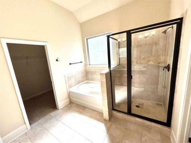 Building Photo - 741 Stonebranch Dr