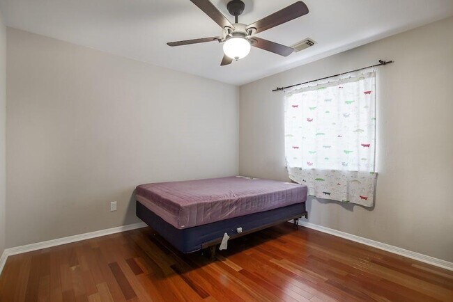 Building Photo - 1612 Sunterro Dr