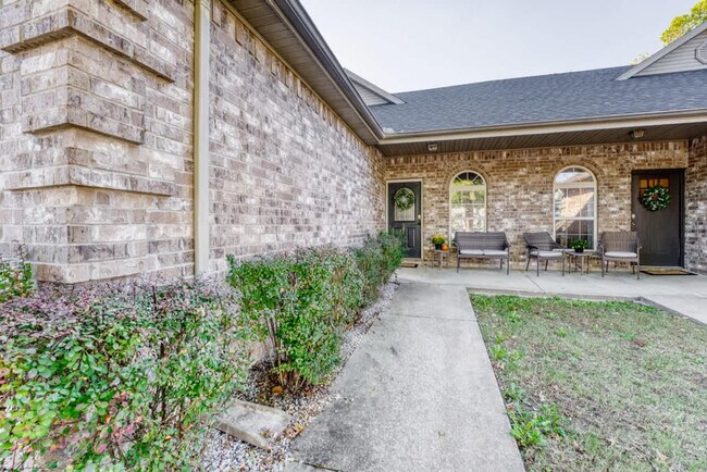 Building Photo - 1515 NW Bell Royal Ct