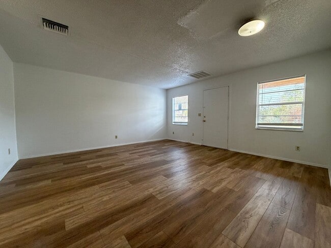 Building Photo - 2 bed/ 1 bath in Plant City