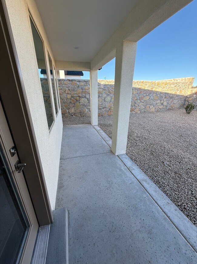 Building Photo - 5008 Sand Strm Rd