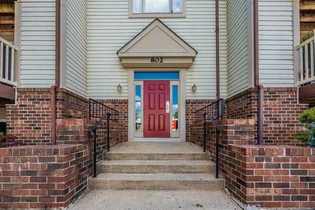 Building Photo - Condo Close to Downtown Frederick